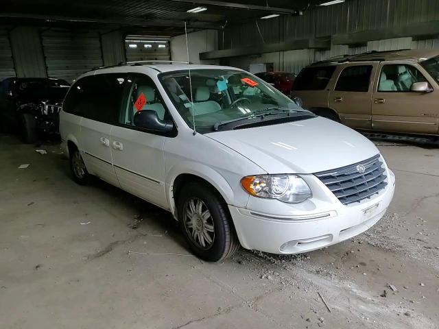 2005 Chrysler Town & Country Limited VIN: 2C8GP64L25R430092 Lot: 62704545