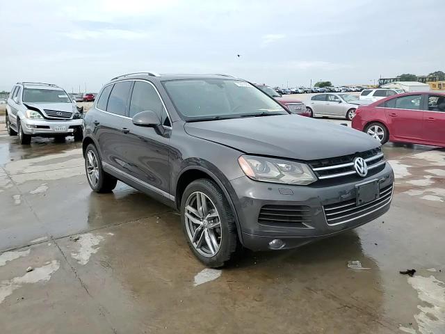2013 Volkswagen Touareg V6 Tdi VIN: WVGEP9BP8DD007420 Lot: 59216895