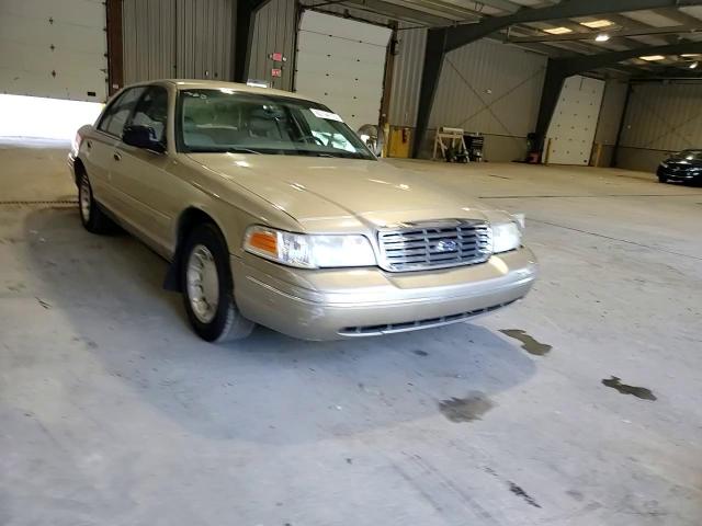 2000 Ford Crown Victoria Lx VIN: 2FAFP74W3YX211676 Lot: 62154725