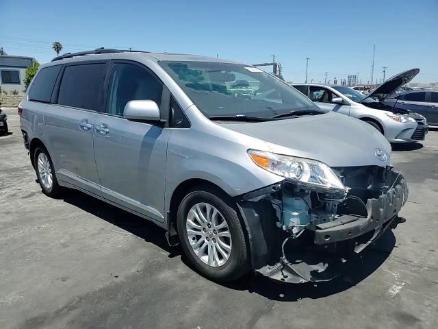 2017 Toyota Sienna Xle VIN: 5TDYZ3DC7HS851736 Lot: 62350585