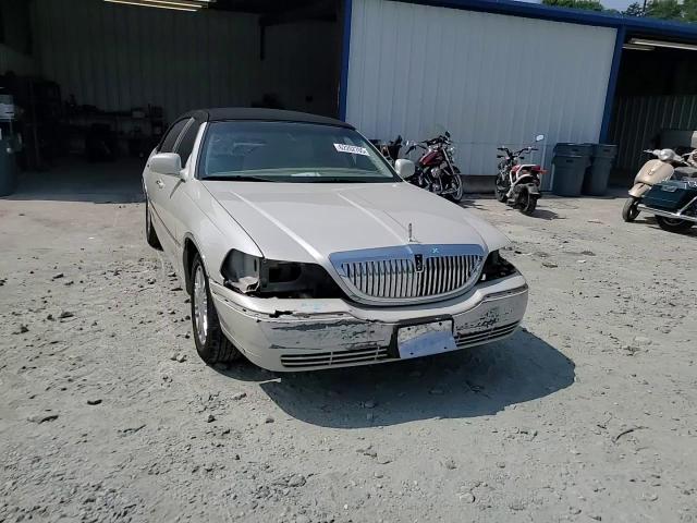 2006 Lincoln Town Car Signature Limited VIN: 1LNHM82V56Y616393 Lot: 62202705