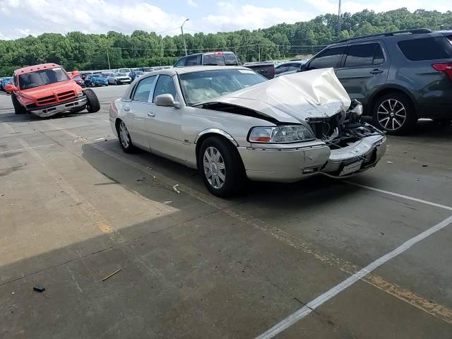 2003 Lincoln Town Car Cartier VIN: 1LNHM83W03Y654097 Lot: 61577105