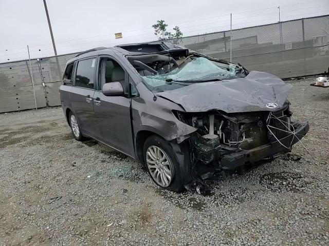 2013 Toyota Sienna Xle VIN: 5TDYK3DC4DS282665 Lot: 58419675