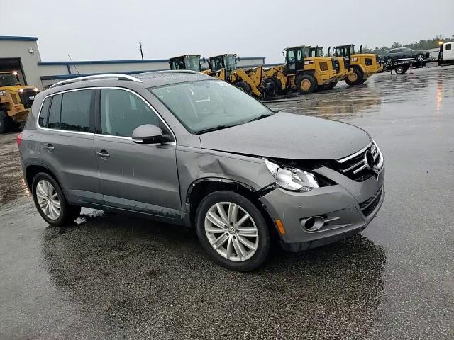 2011 Volkswagen Tiguan S VIN: WVGAV7AXXBW516999 Lot: 60240395