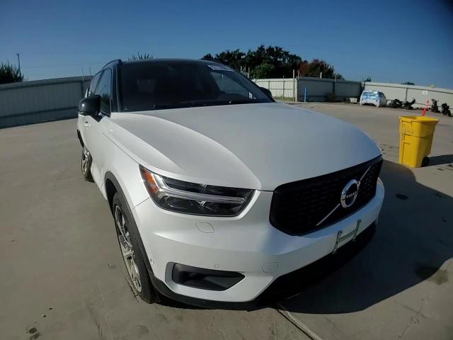 2019 Volvo Xc40 T5 R-Design VIN: YV4162UM3K2120035 Lot: 62772035