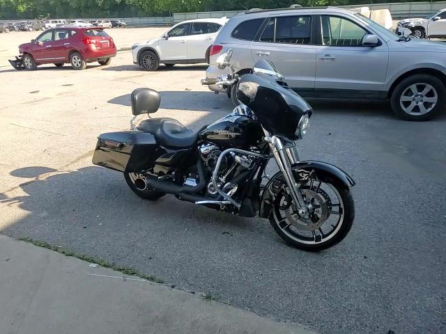 2017 Harley-Davidson Flhx Street Glide VIN: 1HD1KBC19HB612579 Lot: 61415805