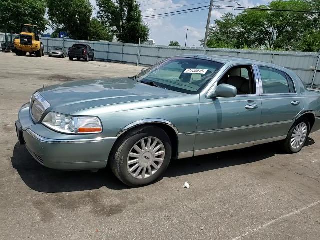 2005 Lincoln Town Car Signature Limited VIN: 1LNHM82W35Y616965 Lot: 61738615