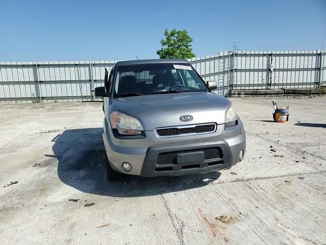 2011 Kia Soul + VIN: KNDJT2A23B7226177 Lot: 61825195
