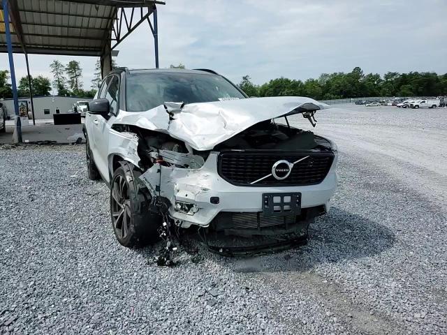 2021 Volvo Xc40 T5 R-Design VIN: YV4162UM6M2467202 Lot: 62382365