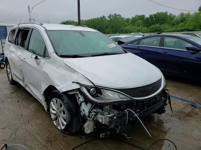 2019 Chrysler Pacifica Touring L VIN: 2C4RC1BG0KR525292 Lot: 59303125