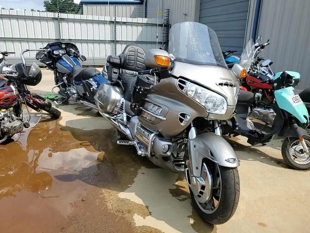 2002 Honda Gl1800 A VIN: 1HFSC47482A101712 Lot: 62393975