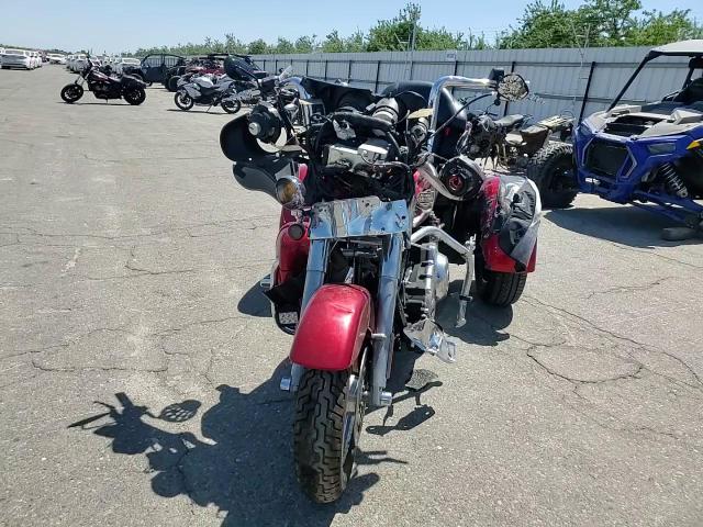 2013 Harley-Davidson Flhtcutg Tri Glide Ultra Classic VIN: 1HD1MAM33DB850054 Lot: 61783625