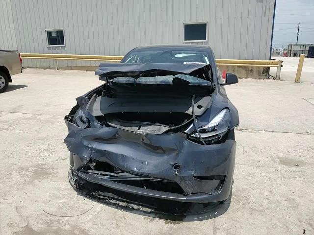 2024 Tesla Model Y VIN: 7SAYGDEF8RA262981 Lot: 60900865