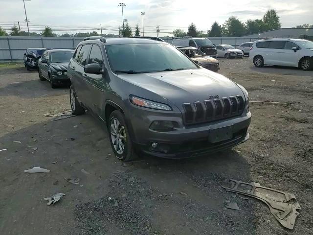 2018 Jeep Cherokee Latitude VIN: 1C4PJLCX3JD588931 Lot: 62922455
