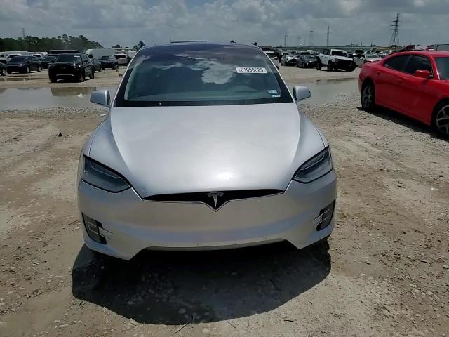 2018 Tesla Model X VIN: 5YJXCBE21JF113146 Lot: 61098625