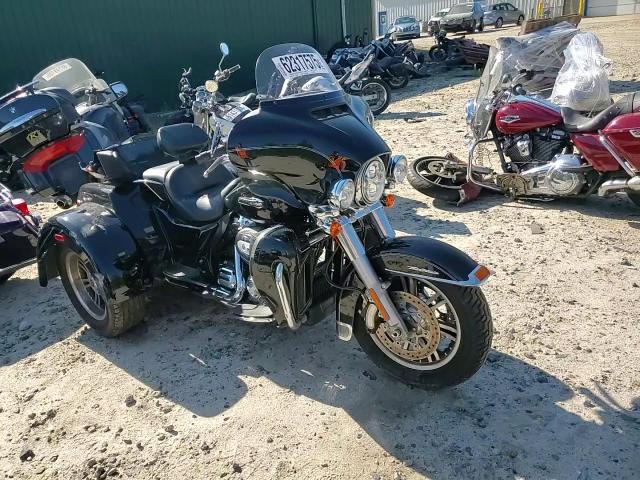 2017 Harley-Davidson Flhtcutg Tri Glide Ultra VIN: 1HD1MAD13HB859373 Lot: 62317575