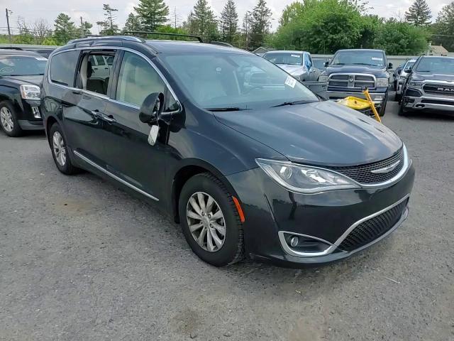 2018 Chrysler Pacifica Touring L VIN: 2C4RC1BG0JR141589 Lot: 63051535