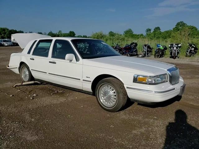 1996 Lincoln Town Car Signature VIN: 1LNLM82W8TY716793 Lot: 61576205