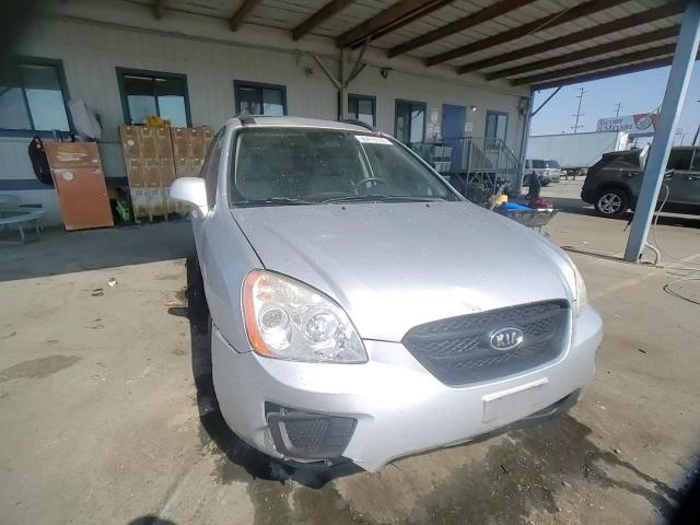 2008 Kia Rondo Base VIN: KNAFG525187175286 Lot: 60478555