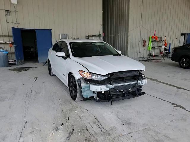 2018 Ford Fusion Se Hybrid VIN: 3FA6P0LU2JR137730 Lot: 62861835
