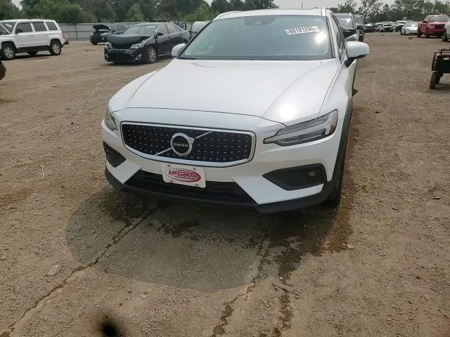 2021 Volvo V60 Cross Country T5 Momentum VIN: YV4102WK7M1068799 Lot: 60121295