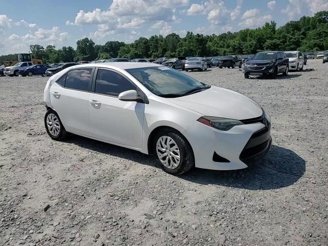 2018 Toyota Corolla L VIN: 5YFBURHE3JP771383 Lot: 62993225