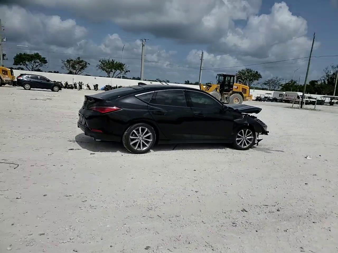 Фото: 19UDE4H28SA008653