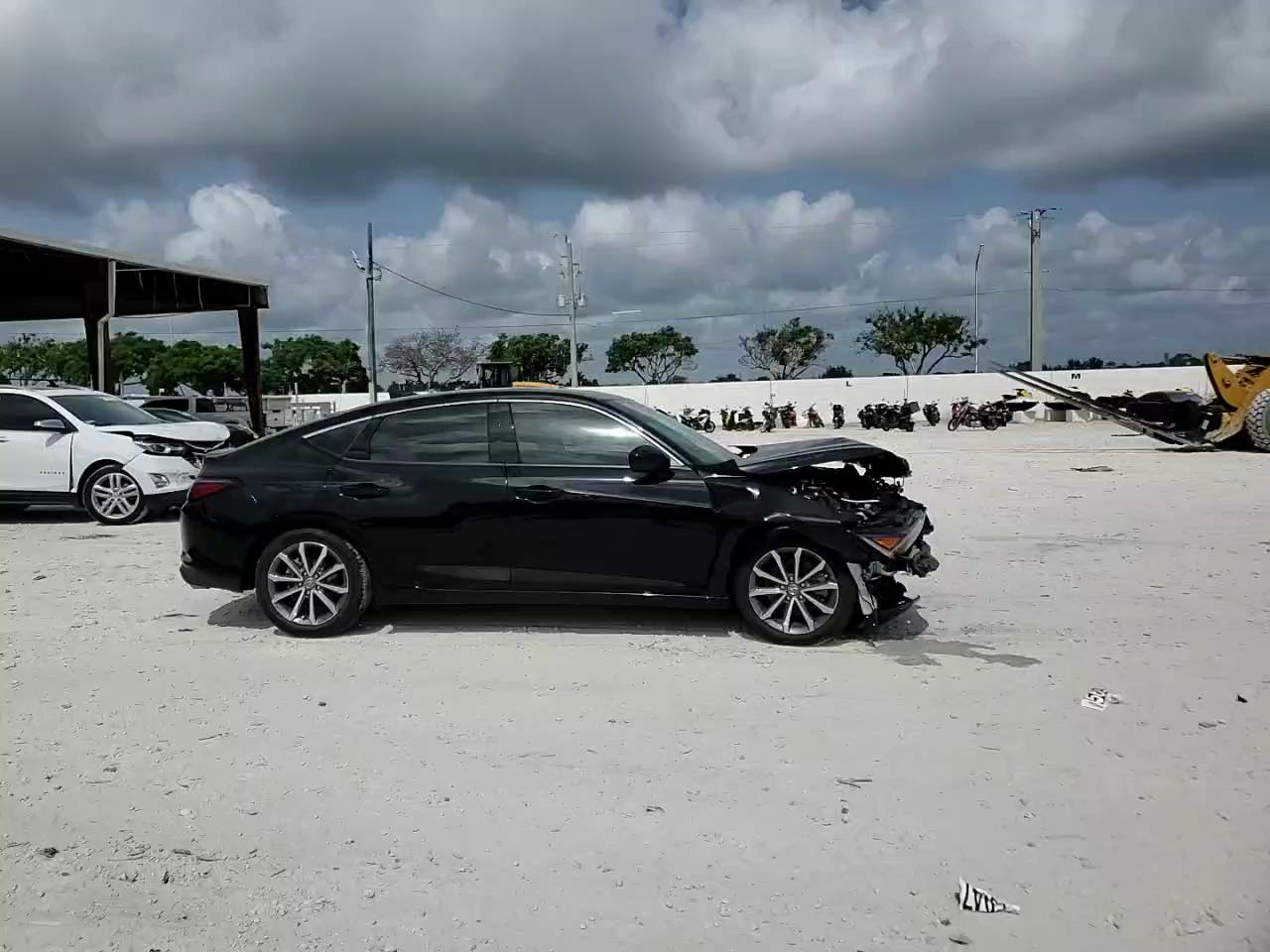 Фото: 19UDE4H28SA008653