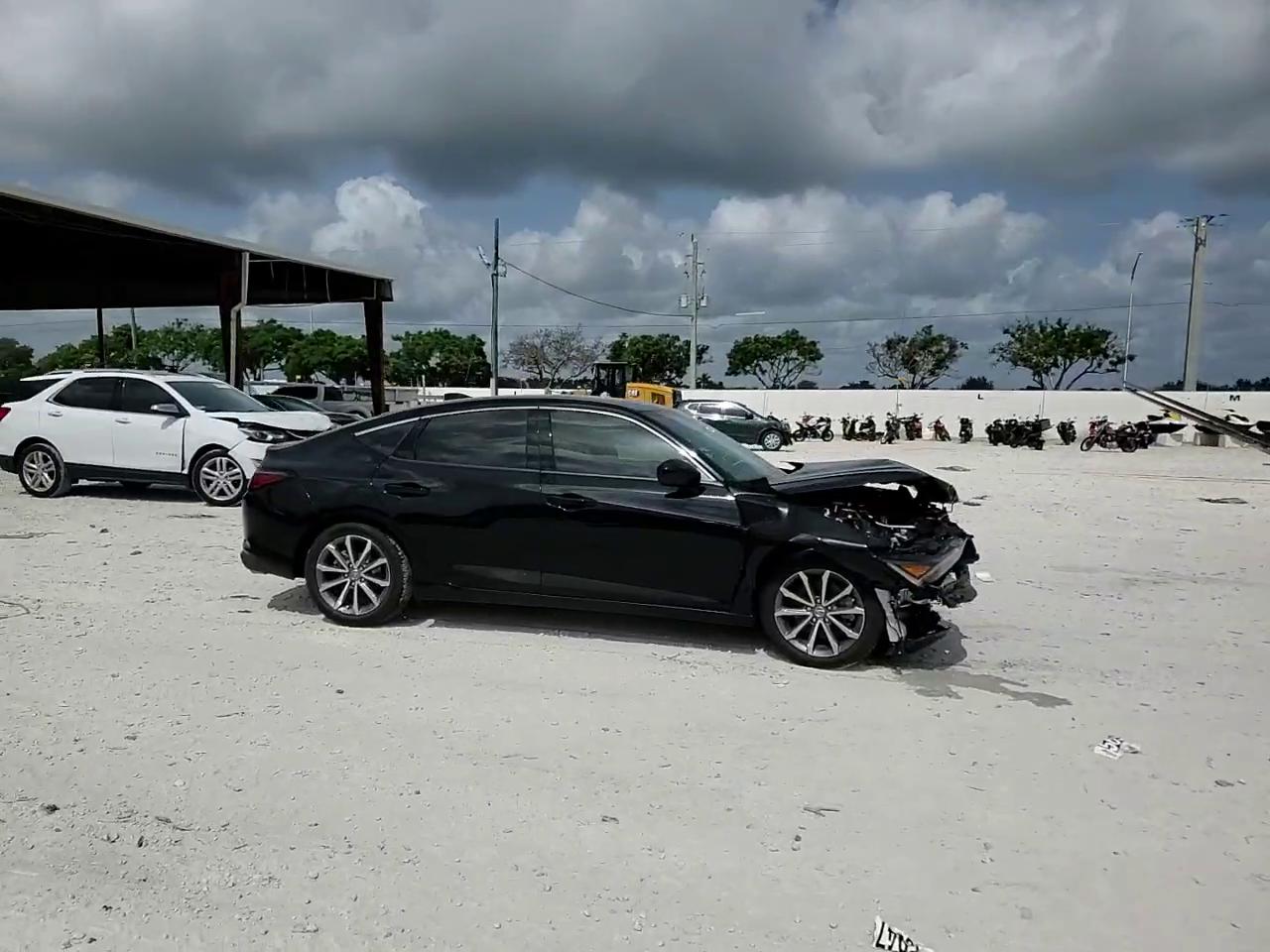 Фото: 19UDE4H28SA008653