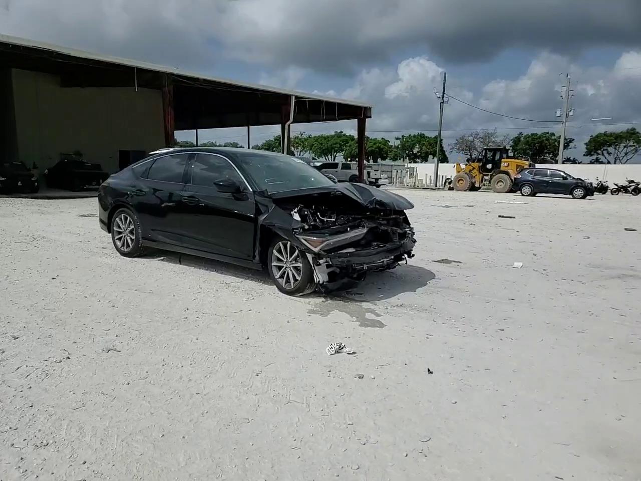 Фото: 19UDE4H28SA008653