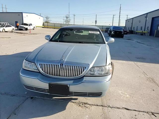 2009 Lincoln Town Car Signature Limited VIN: 2LNHM82V19X614239 Lot: 62202805