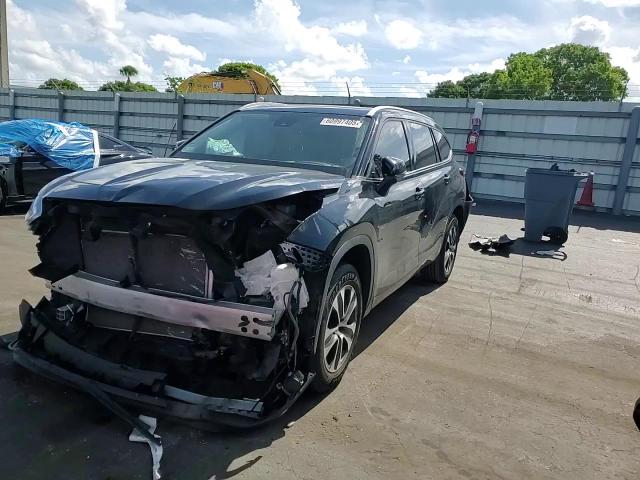 2022 Toyota Highlander Xle VIN: 5TDGZRAH8NS552816 Lot: 60997405
