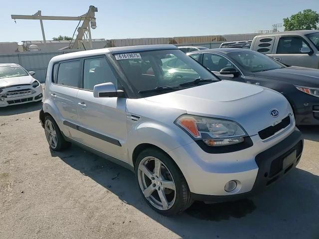 2011 Kia Soul + VIN: KNDJT2A20B7709240 Lot: 61619075