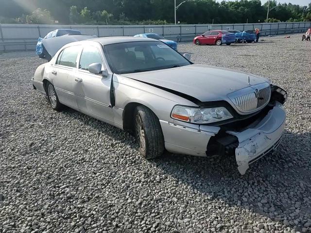 2010 Lincoln Town Car Signature Limited VIN: 2LNBL8CVXAX631648 Lot: 59781235