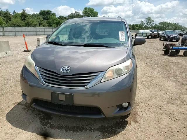 2013 Toyota Sienna Xle VIN: 5TDYK3DC7DS405214 Lot: 62500205