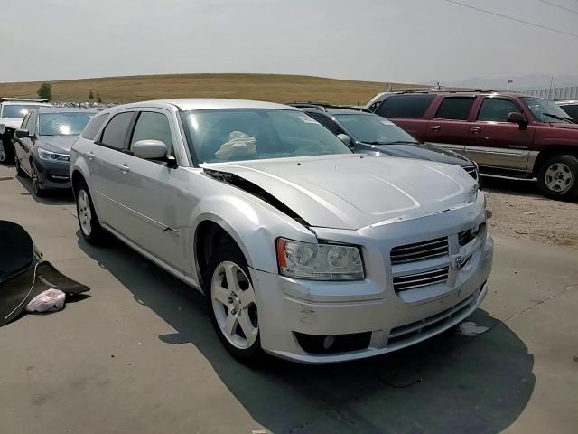 2008 Dodge Magnum Sxt VIN: 2D4GZ37V48H152154 Lot: 64692344