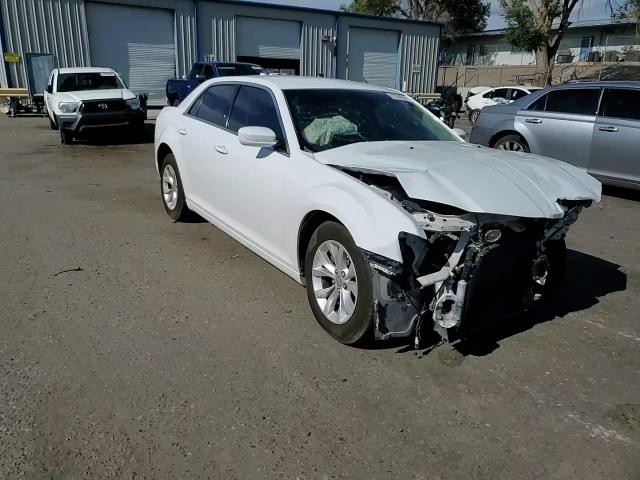 2C3CCAAGXFH813974 2015 Chrysler 300 Limited