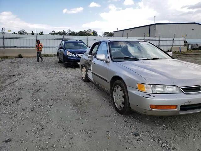 1996 Honda Accord Lx VIN: 1HGCD5538TA227518 Lot: 62995164