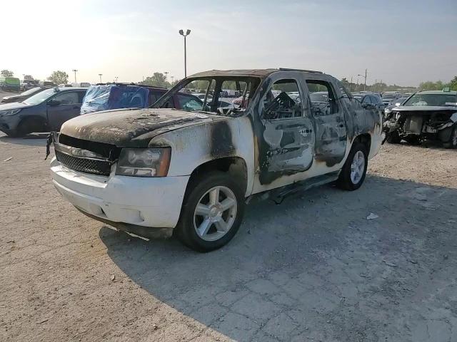 2012 Chevrolet Avalanche - Image 11
