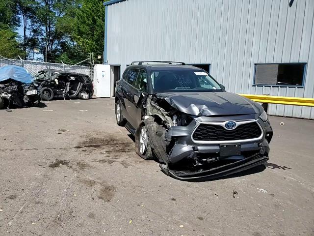 2022 Toyota Highlander - Image 12
