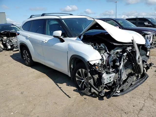 2022 Toyota Highlander Xle VIN: 5TDHZRBH2NS246276 Lot: 63563344