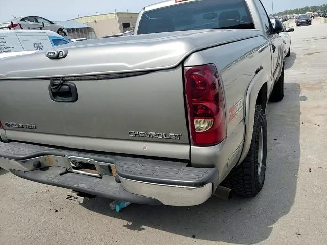 2003 Chevrolet Silverado - Image 11