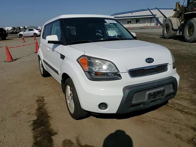 2011 Kia Soul + VIN: KNDJT2A2XB7295156 Lot: 64421294