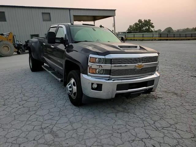 2015 Chevrolet Silverado - Image 11