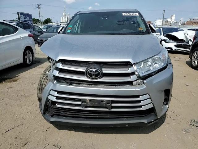 2018 Toyota Highlander Le VIN: 5TDBZRFH9JS818373 Lot: 62692454