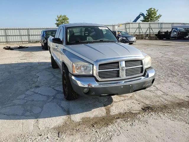 2005 Dodge Dakota Slt VIN: 1D7HW42K35S305792 Lot: 63287344