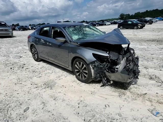 2018 Nissan Altima - Image 10