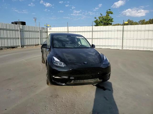 2024 Tesla Model Y VIN: 7SAYGDEE7RF007992 Lot: 63031184