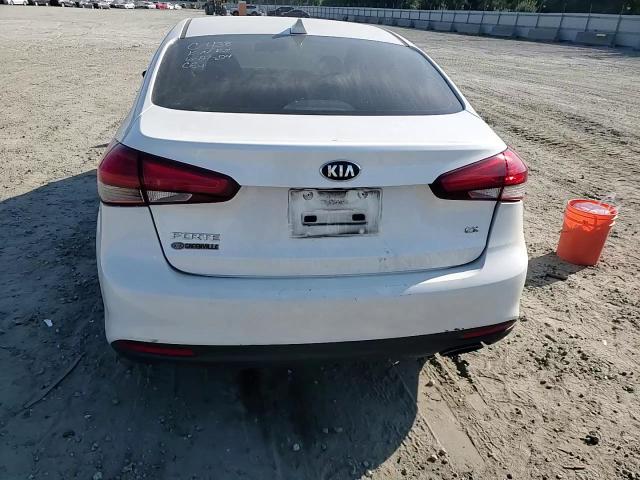 2018 Kia Forte Ex VIN: 3KPFL4A82JE240947 Lot: 61722434