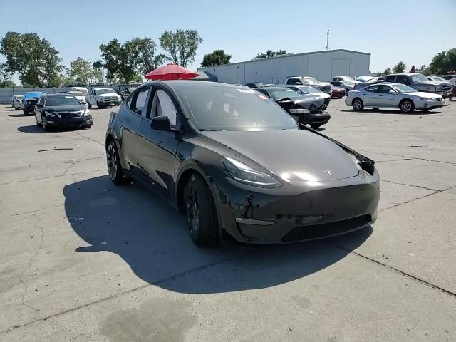 2024 Tesla Model Y VIN: 7SAYGDEF7RF046154 Lot: 64043484